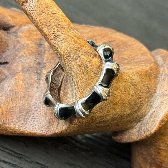 Size 7.5 Black Resin Ring - Picture 10 of 12